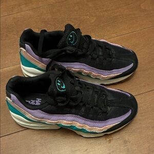 Nike Air Black, Teal & Lavender Sneakers Size Boys 5Y or Women’s 7